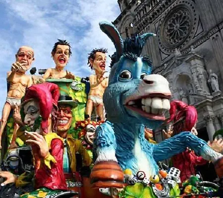 The Artists 3*
