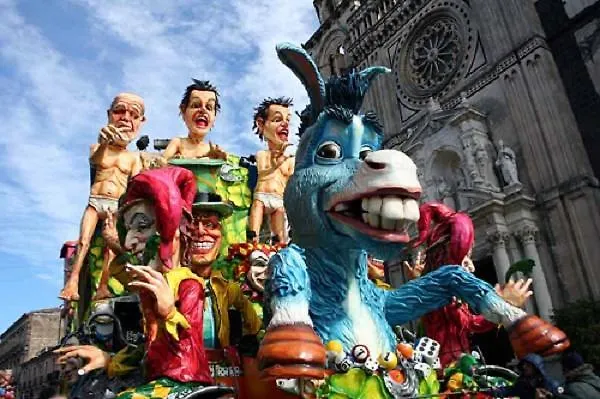 The Artists 3*